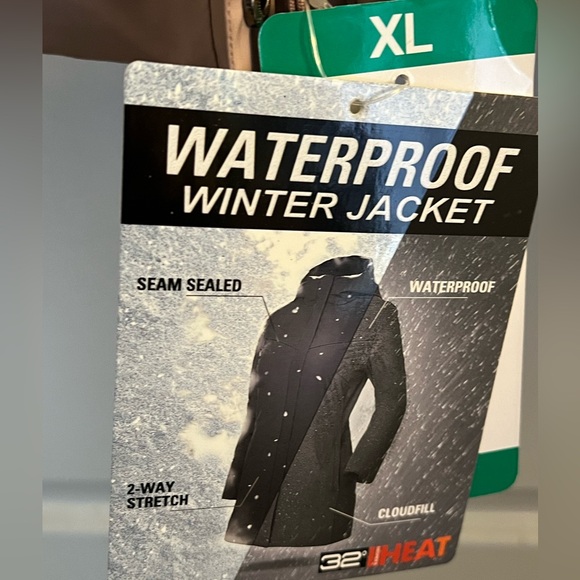 NWT 32 Heat Winter coat. - Picture 3 of 5